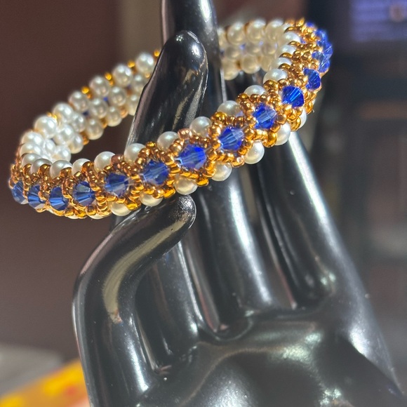 Hand Crafted Pearl and Blue Beaded Bangle Bracelet size medium - Picture 9 of 10